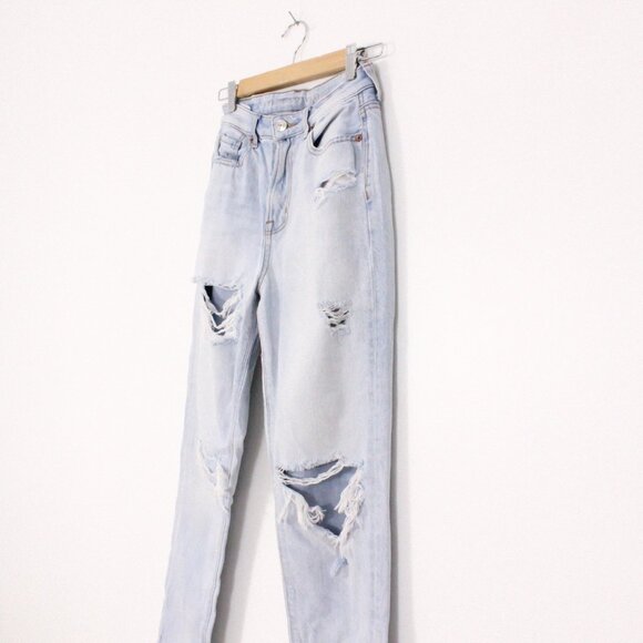 *American Eagle Outfitters Light Wash Ripped Mom Jeans - Picture 5 of 7